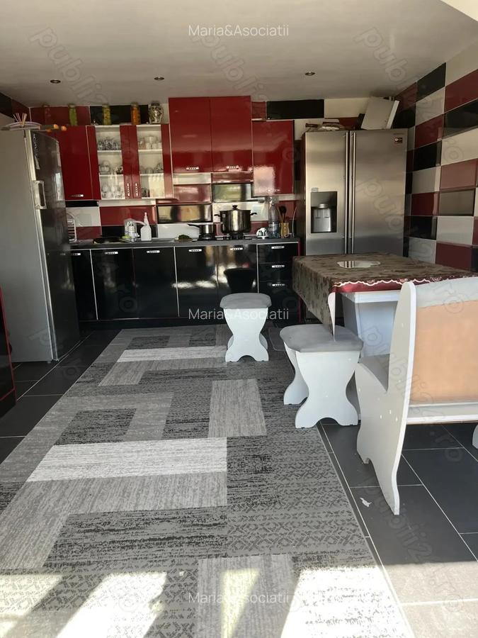 COMISION 0 Casa P+1 2 intrari 7 camere 4 bai teren total 861 mp Poroinica - 10