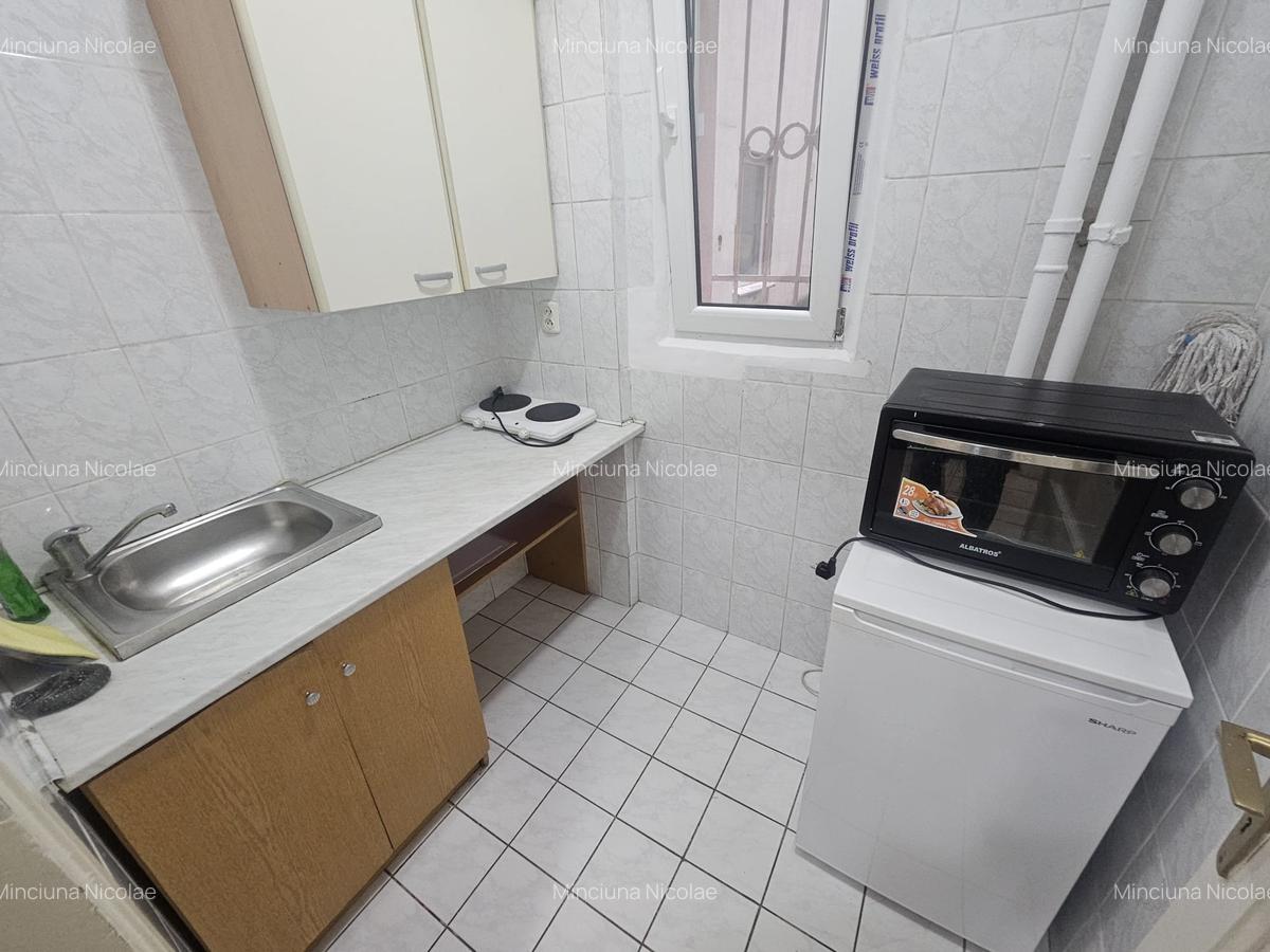 Victoriei  Universitate blocul Romarta garsoniera et 2/8 - 4