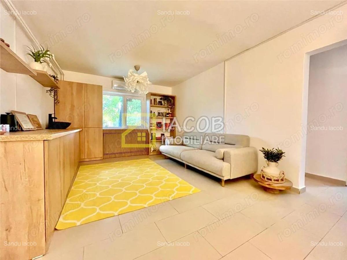 Apartament cu destinatia Spatiu comercial, zona Ana Ipatescu - Bistrita Lac, str. 1 Mai - Bacau - 1