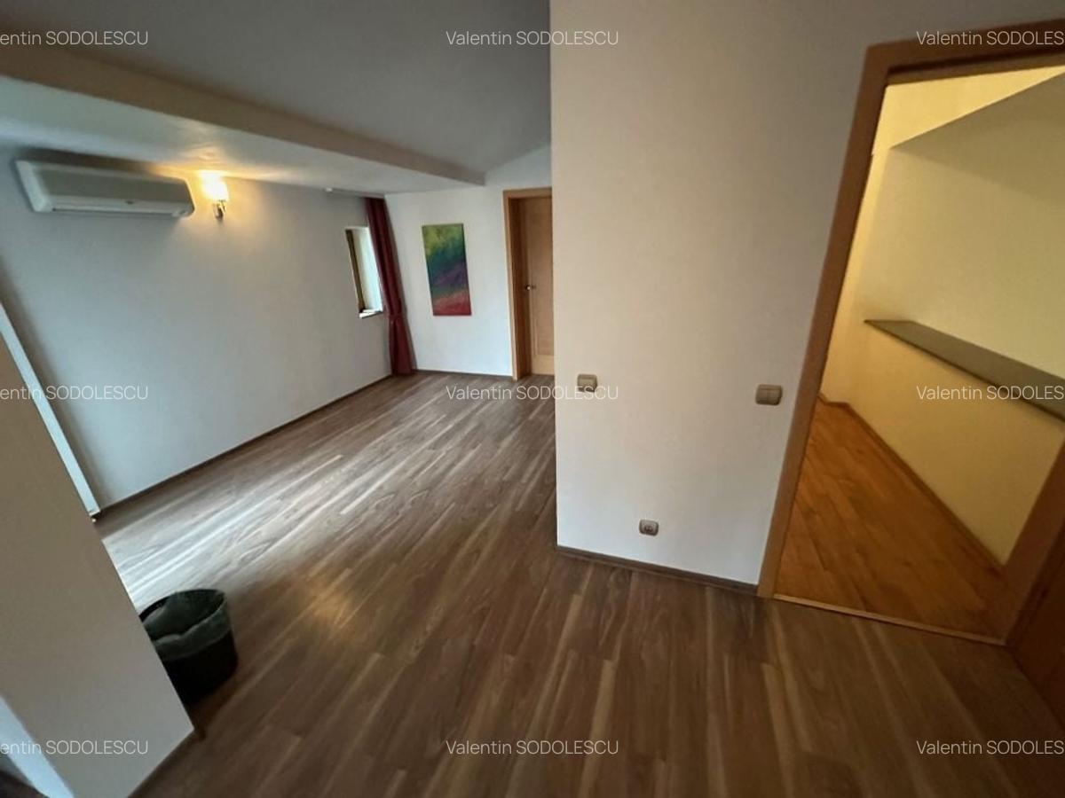 Casă / Vilă cu 6 camere în zona  Calea Aradului - 43