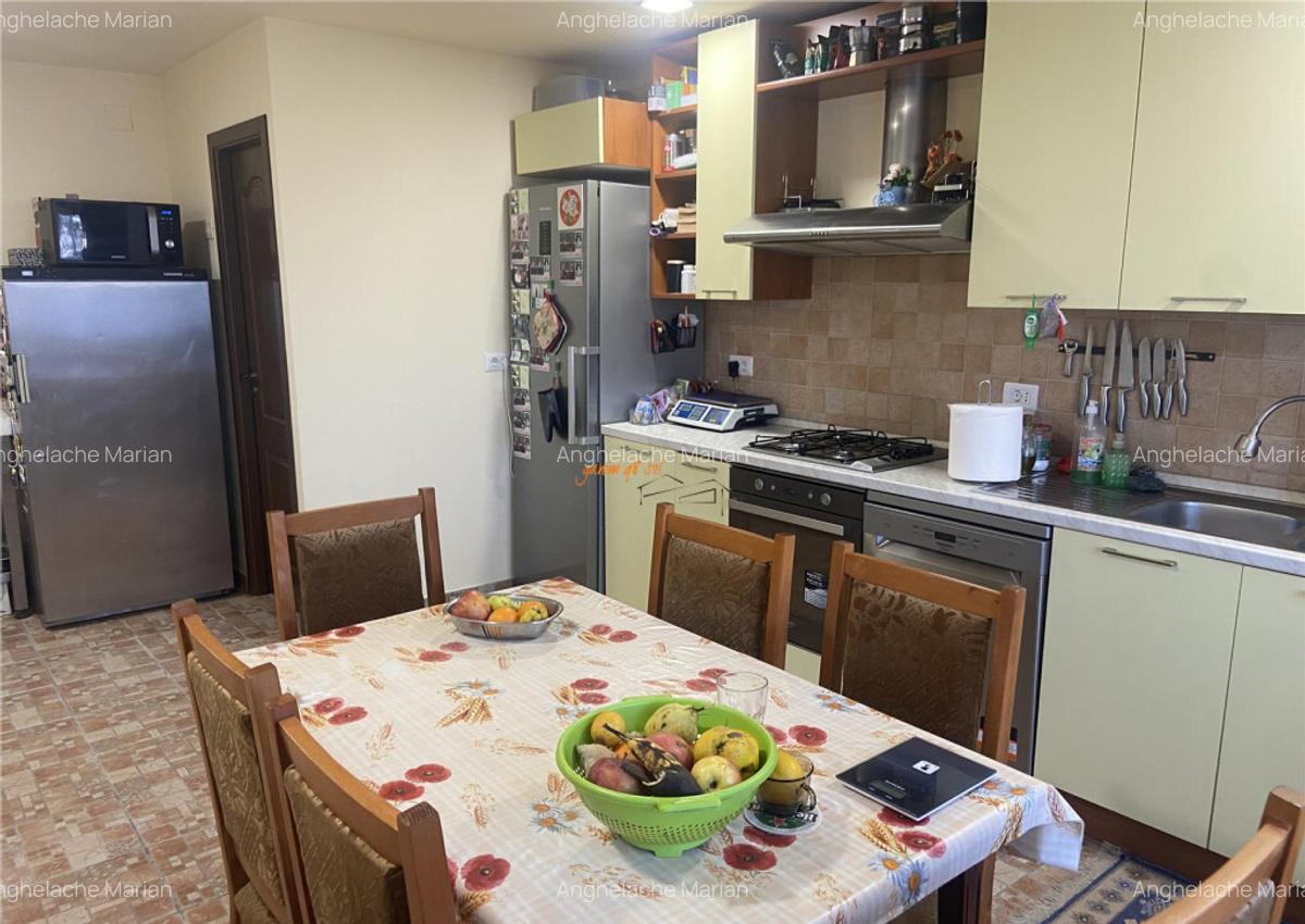 Casa de vanzate in Campineanca , parter etaj, 360 mp utili , - 12