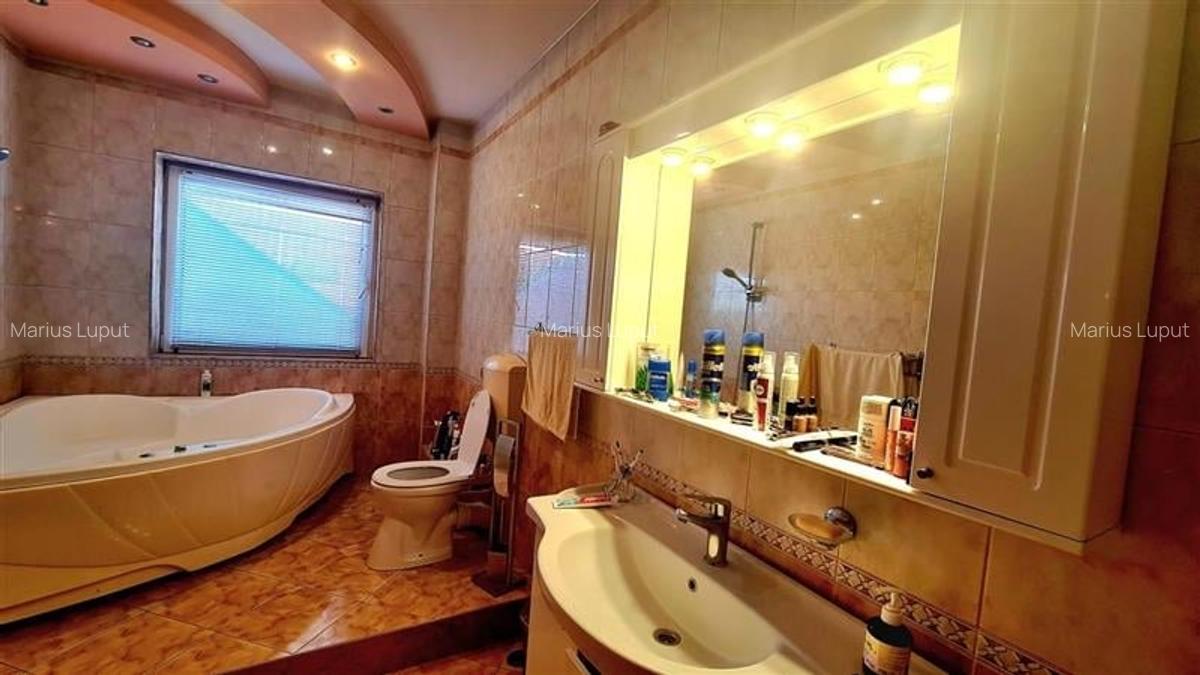 Casă cu 7 camere în Central - 17