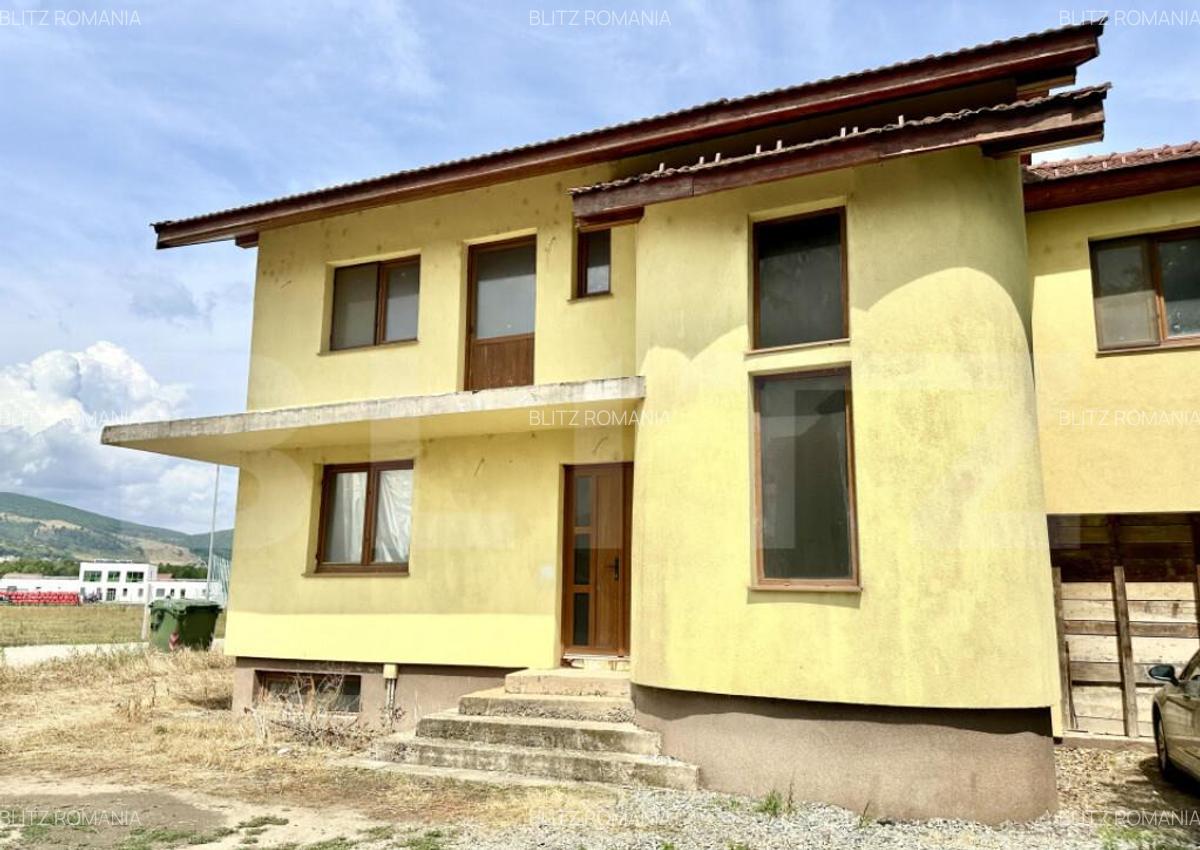 Casa spatioasa cu 5 camere,interior la rosu,423 mp teren,Mic - 11