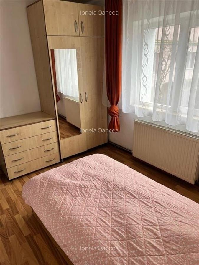 Apartament cu 3 camere situat in Tractorul - 2