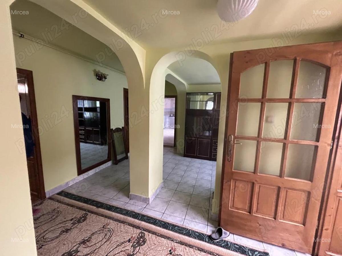 Vand casa mare caramida(2 corpuri cladire)renovat si ocupabil imediat,situat in Livada, st.850 mp - 12