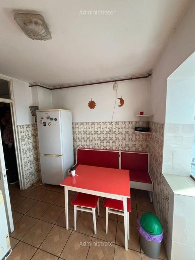 Apartament 3 camere decomandat Poarta 6 - 7