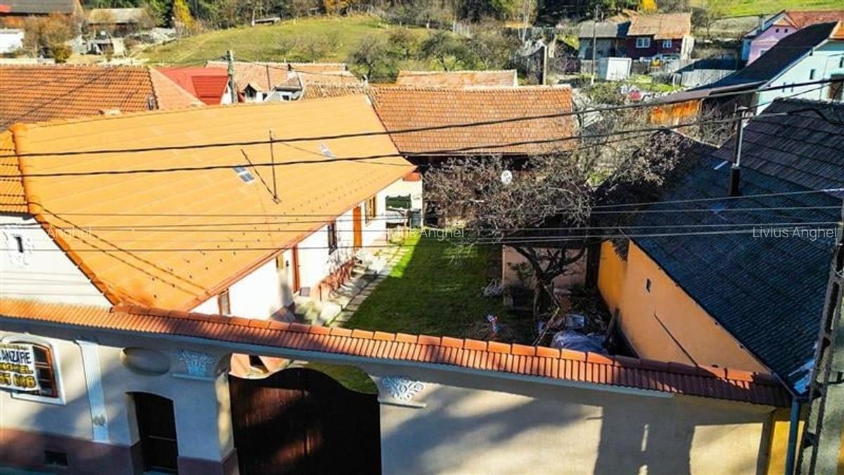 Resedinta traditionala saseasca restaurata, situata in inima localitatii - FILM! - 32