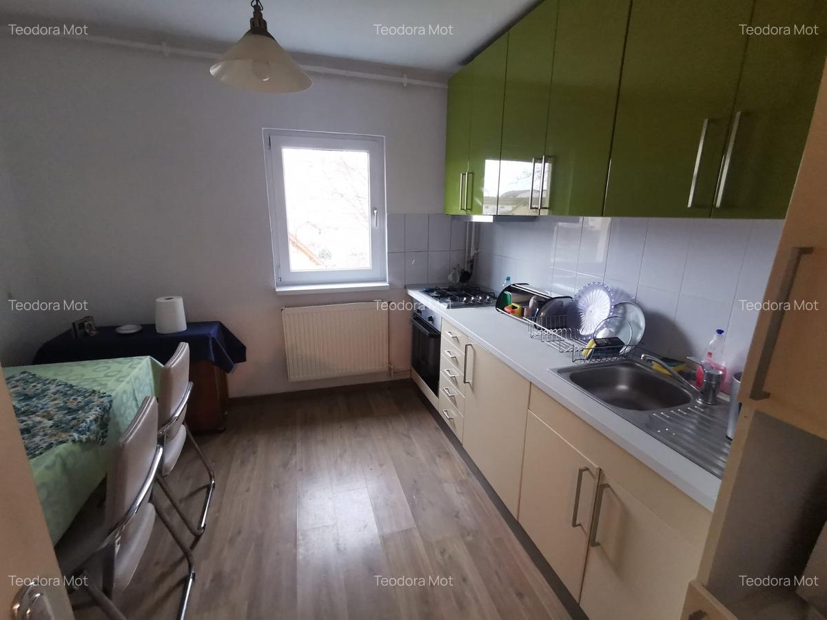 Apartament cu 4 camere decomandat în Dâmbovița - 2