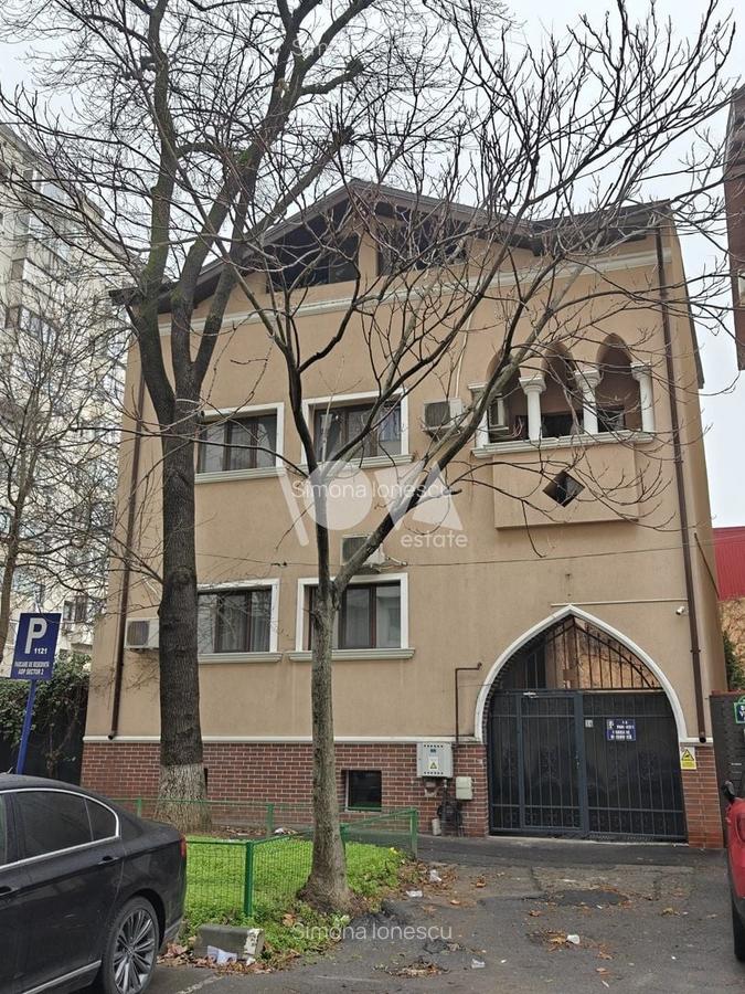 De vânzare - vilă 12 cam - D+P+1E+M - Piata Muncii - Calarasilor - 1