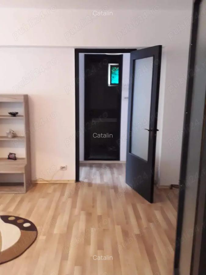Proprietar inchiriez apartament cu 2 camere 340 euro luna - 2