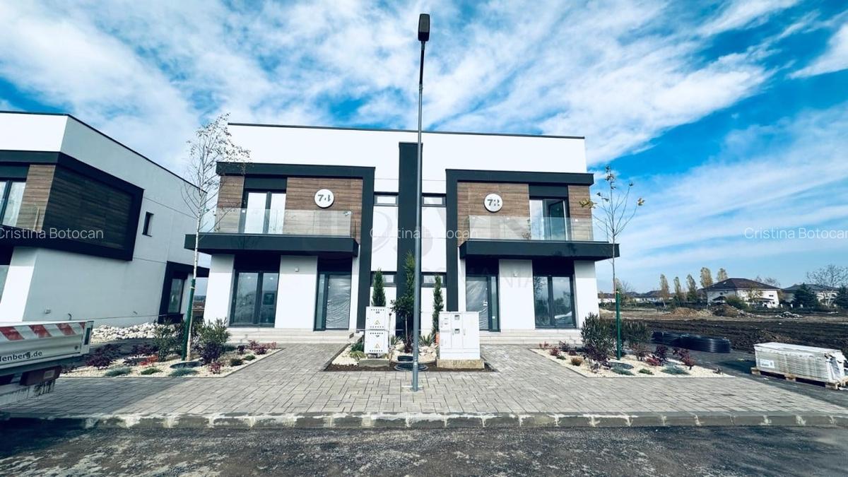 REV2005335 Vila cu panouri solare in complex rezidential - 1