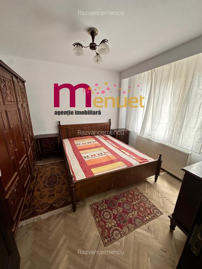 Apartament 3 camere ,zona Biserica cu Ceas,etaj 2 - 12