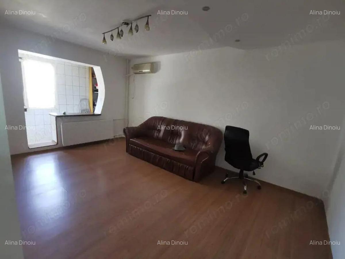 Apartament 3 camere Dristor 1/4 bloc 1982 - 1