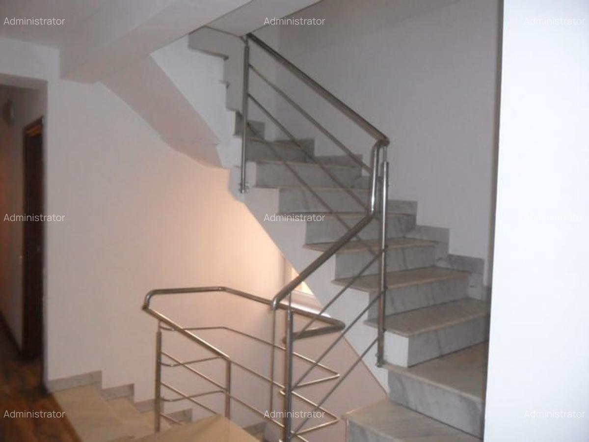 Piata Muncii ,vila 14 camere, S 370mp,  videochat/birou - 2