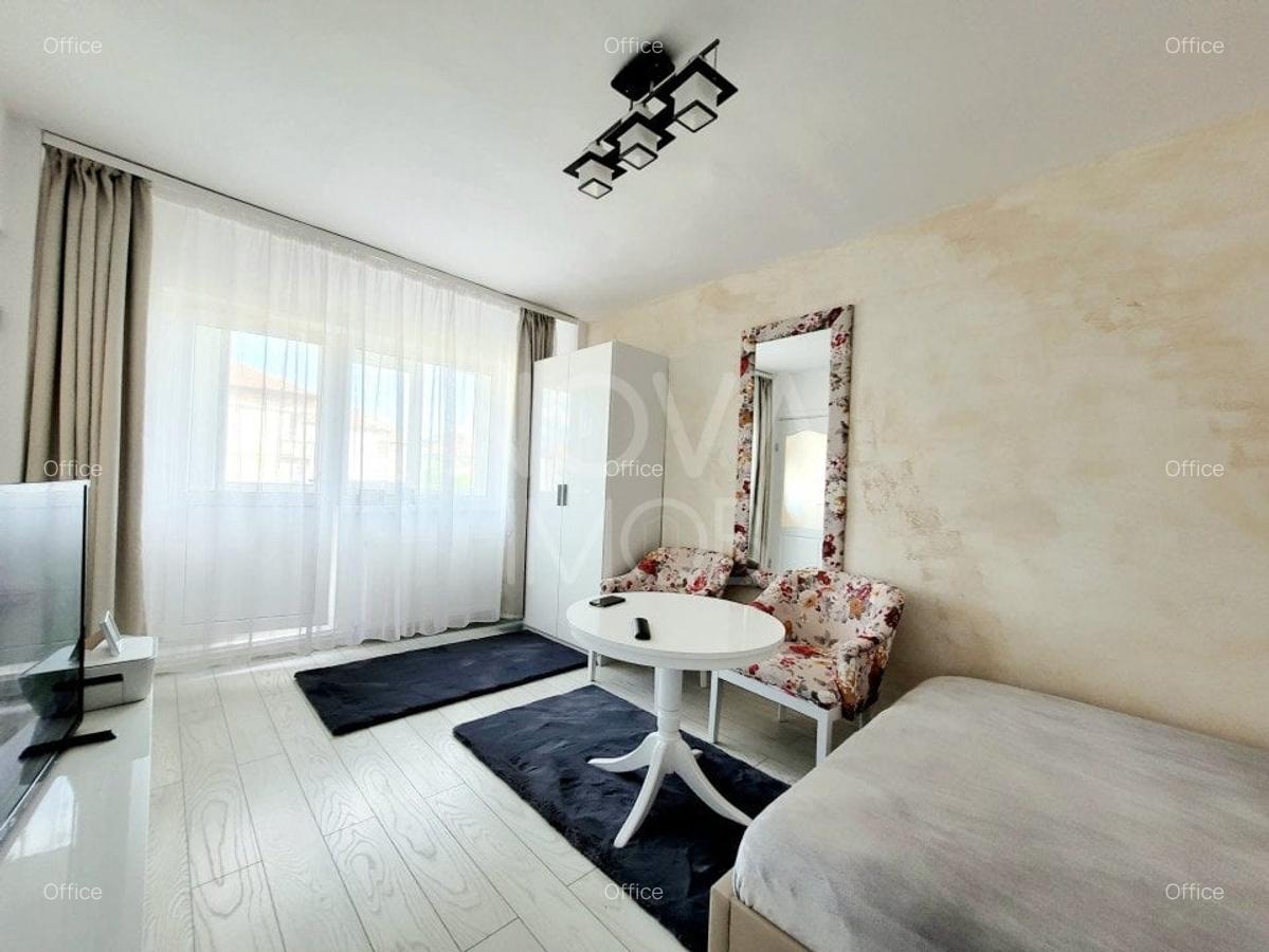 Garsoniera de vanzare - Zona Strand - 2