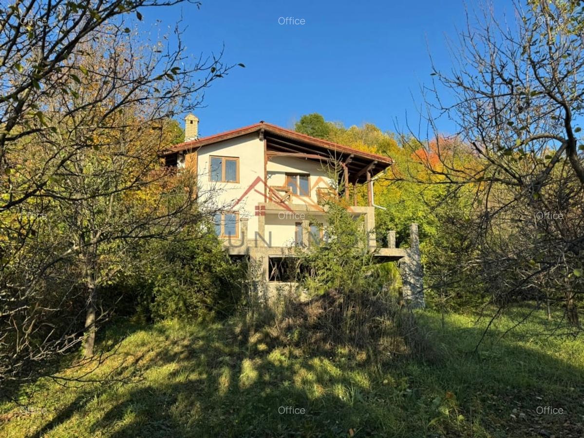 Vila S+P+E, priveliste deosebita, 6 camere, garaj, terasa, Cornu, PH - 1