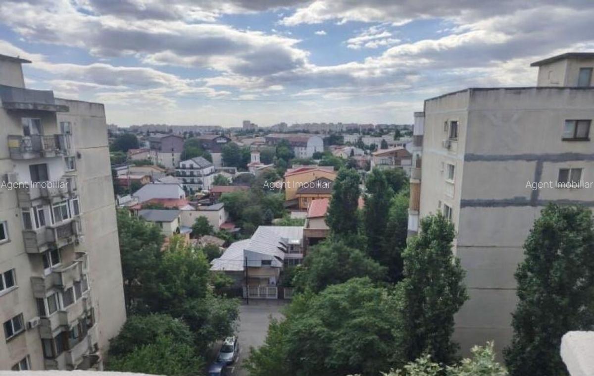Brancoveanu etaj 8 decomandat - 1
