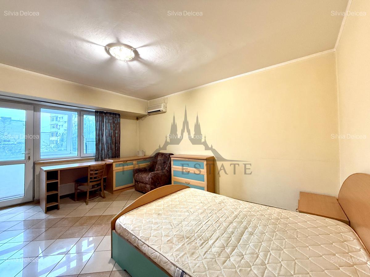 Garsoniera Banu Manta cu vedere pe spate - 18