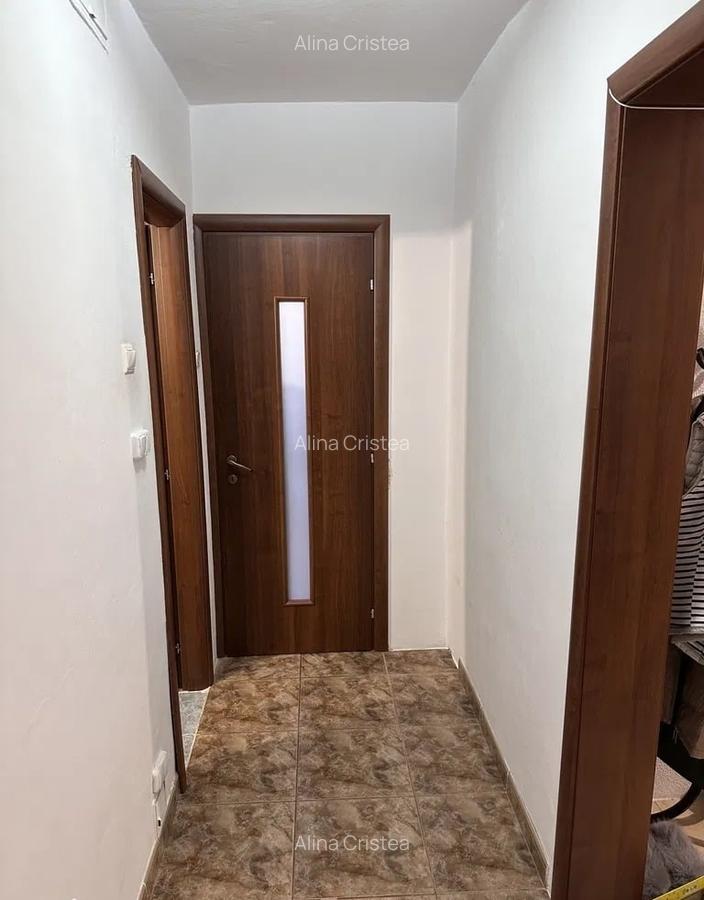 Metrou 1 Decembrie - Apartament 2 camere , decomandat - 7