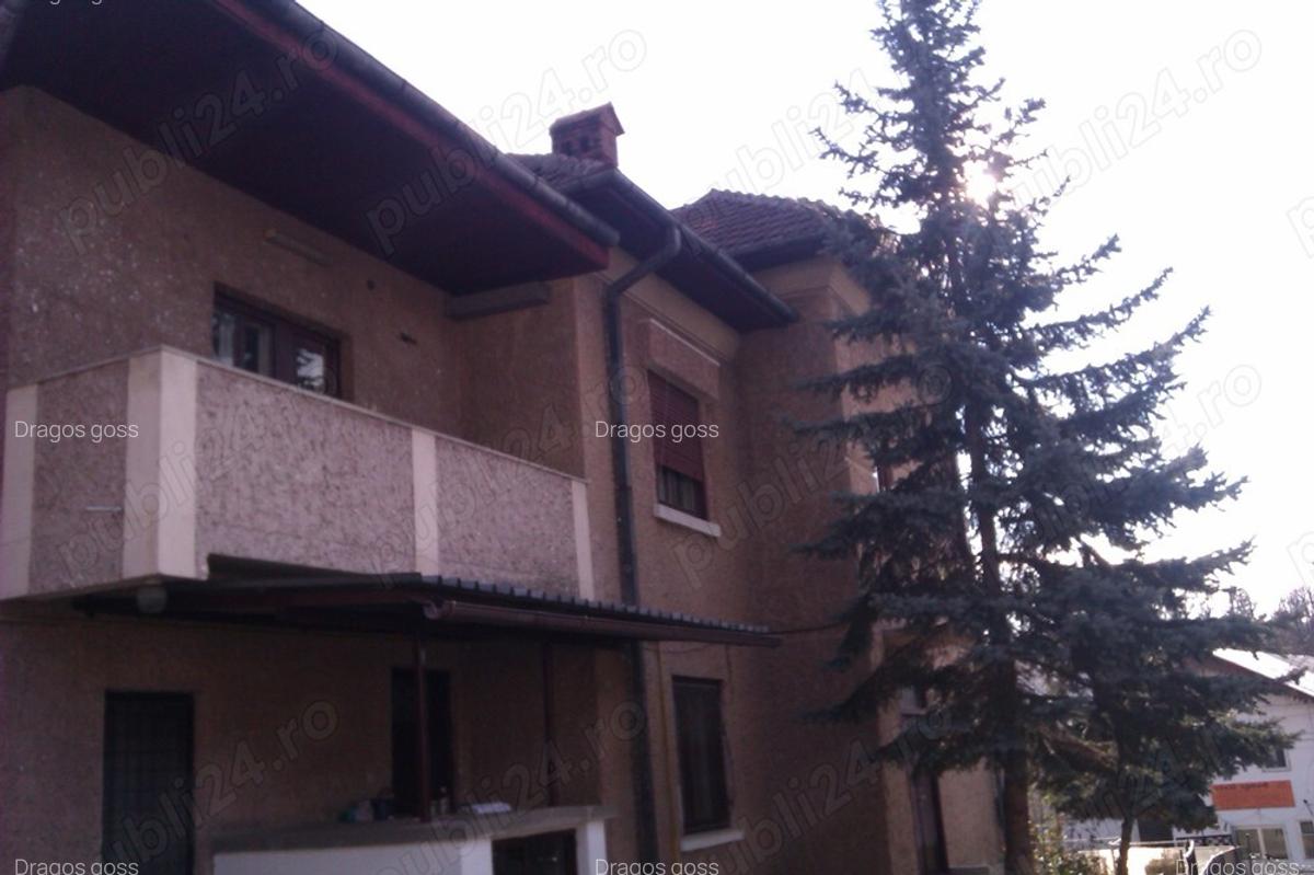 Inchiriez apartament in vila curte Rm Valcea Centru vis-a-vis de parcul Zavoi. - 2
