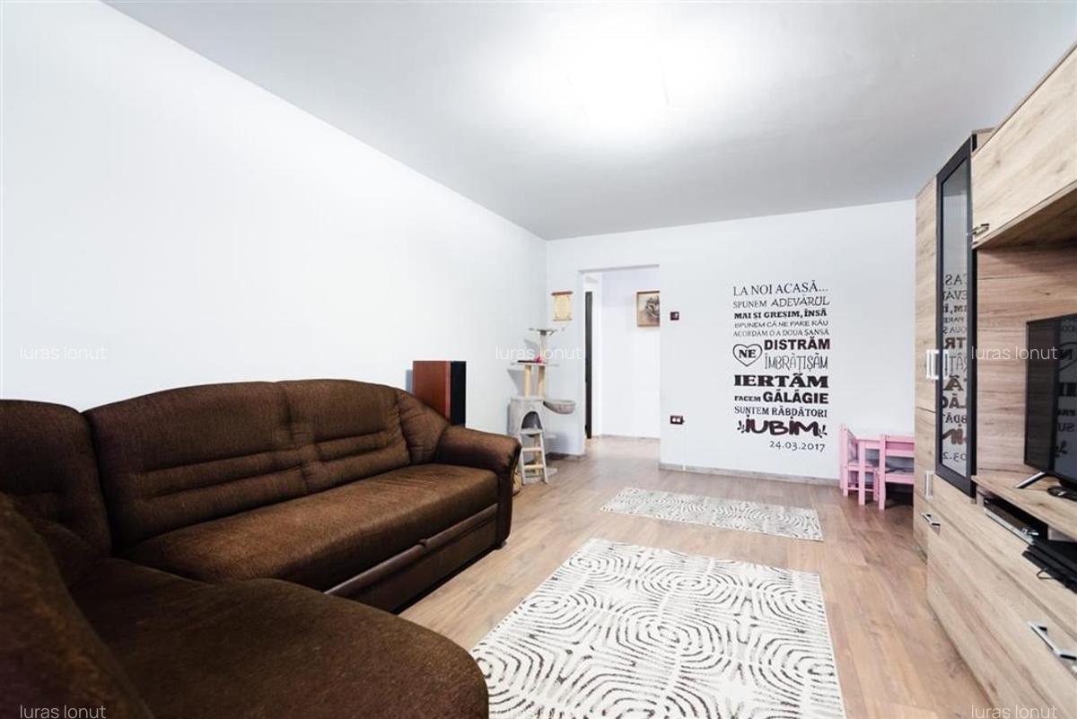 Apartament cu 4 camere decomandat în Decebal - 2