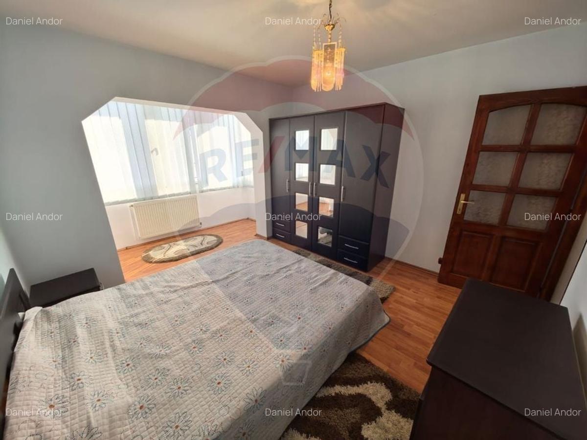 Prima inchiriere - Apartament 3 camere  + garaj in zona Central - 4