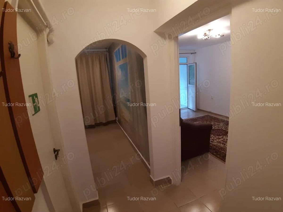 Inchiriez spa?iu nereziden?ial in bloc 4 et. - 1 Inchiriez spa?iu nereziden?ial in bloc 4 et. - 1