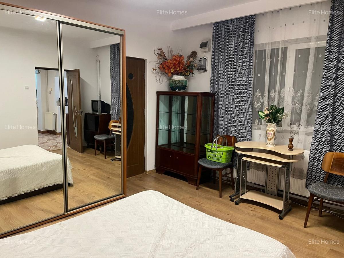 Casă cu 5 camere în 1 Mai - 6