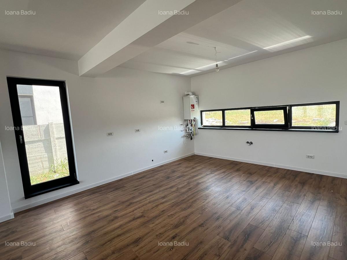 Vila individuala - 5 camere - 3 bai - beci- Teren 330 mp - 3