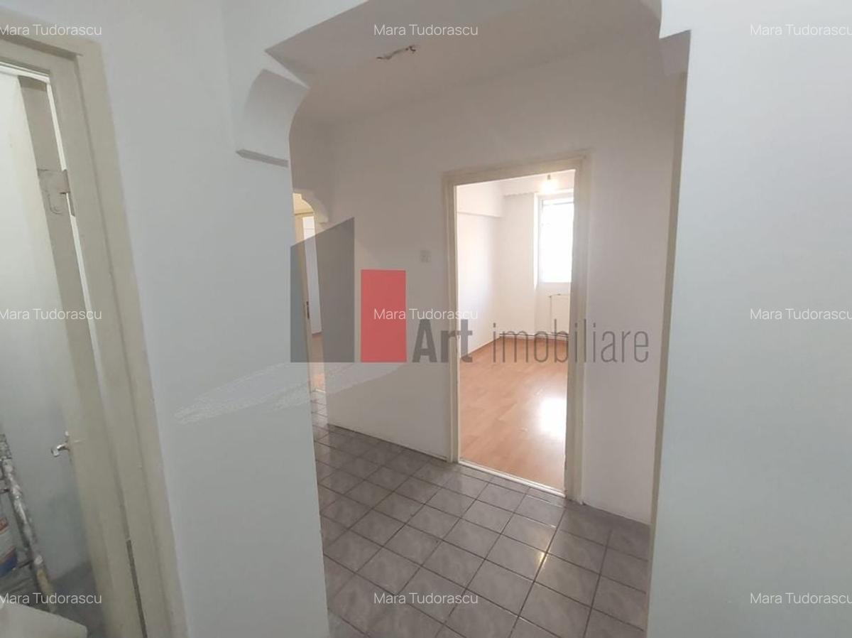 Vânzare apartament decomandat 3 camere cu centrală - Str. Baciului - 5