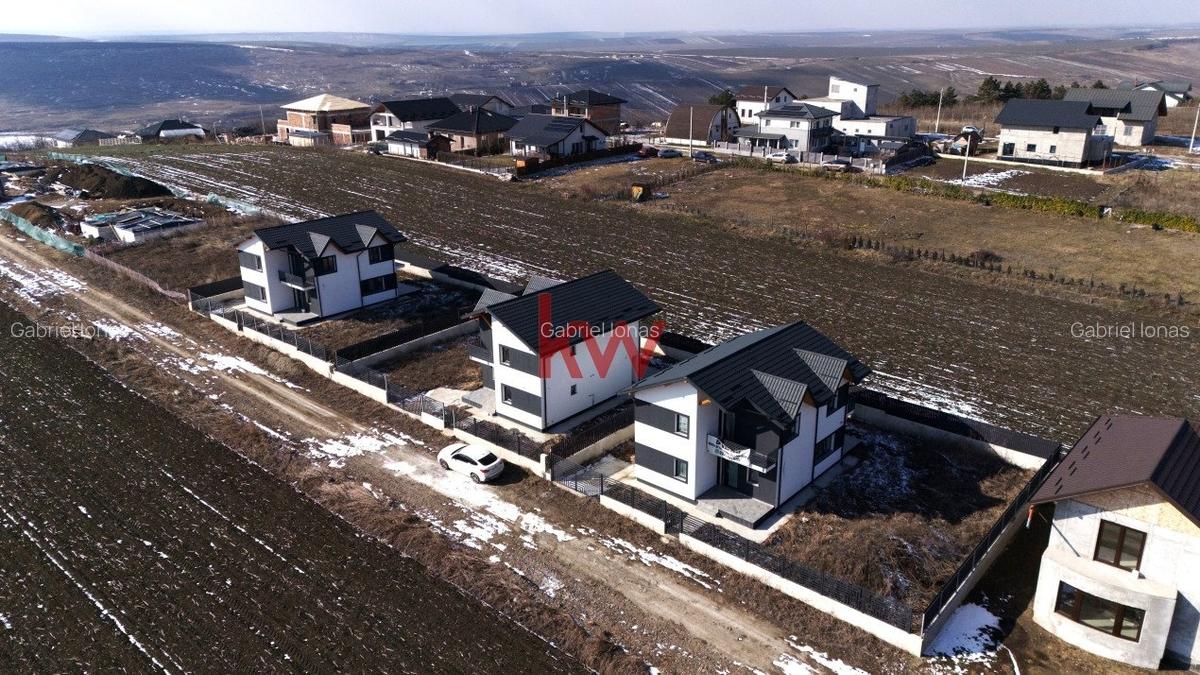 Vila 4 Camere, 2 Bai, Teren 469 mp Breazu, Copou, Padurea Marzesti - 12