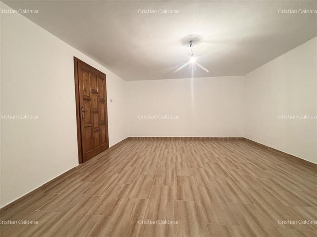 Casa spatioasa si bine compartimentata in Velenta  locatie excelenta - 19