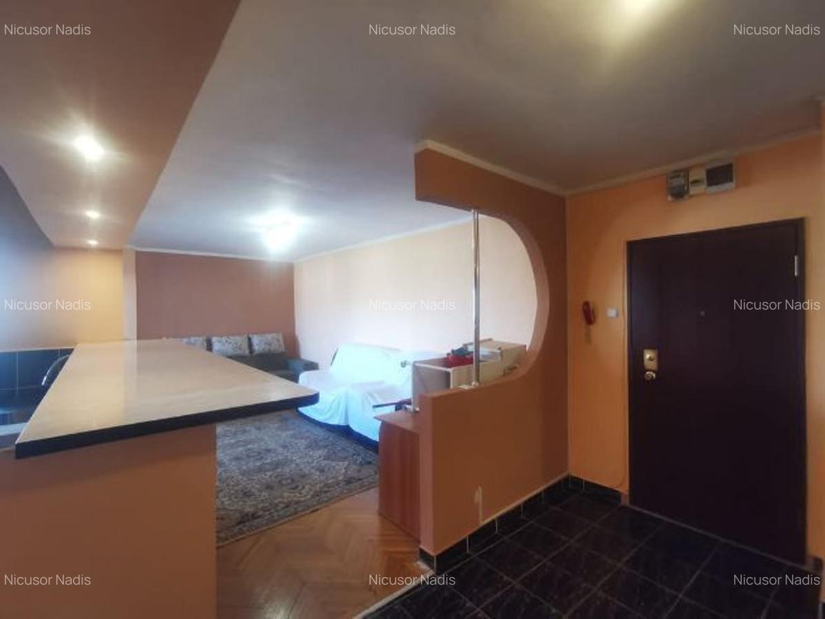 Apartament de vânzare - 3