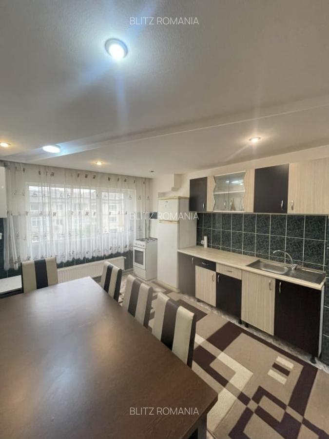 Apartament de vanzare, cu 2 camere decomandat, 50mp, etaj 4, zona Hotvon - 2