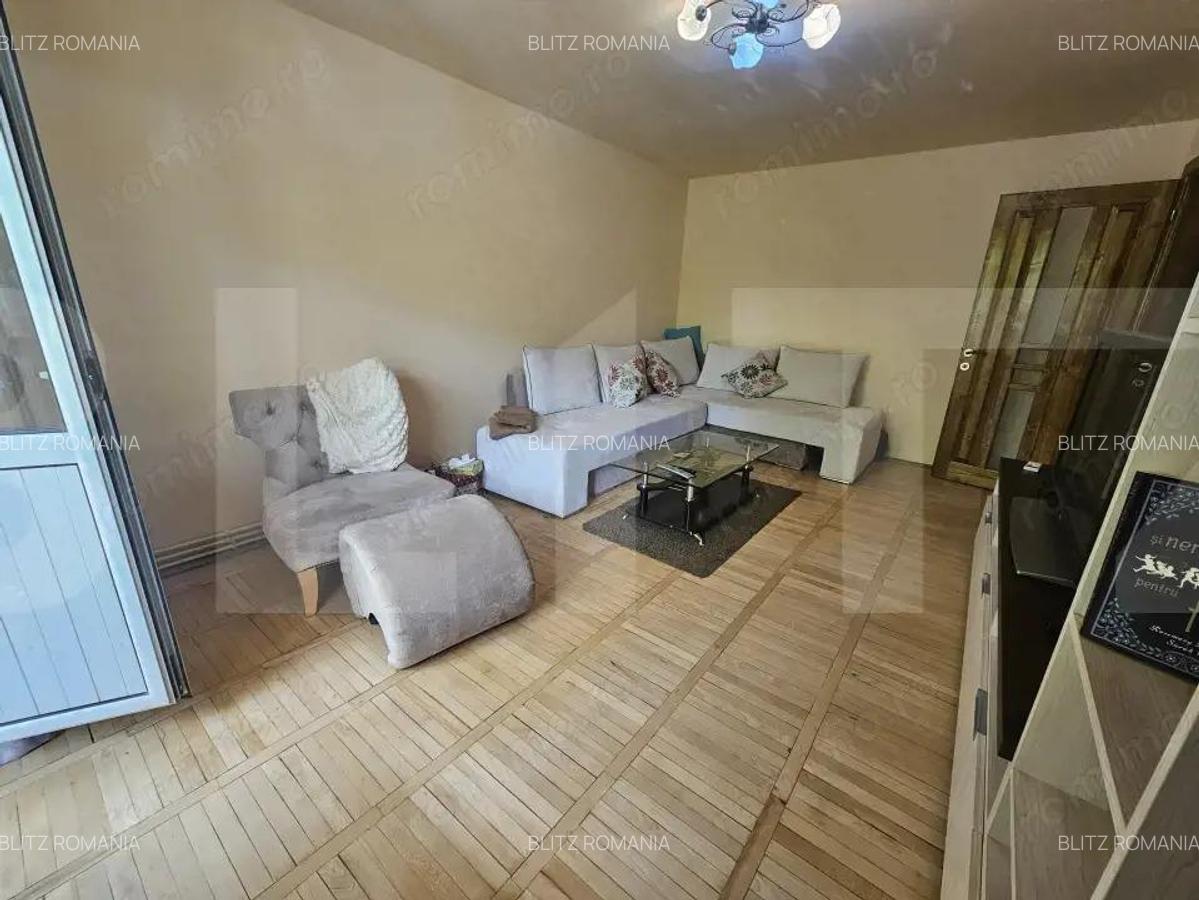 Apartament de vanzare, cu 4 camere, 77 mp, zona Soarelui - 1