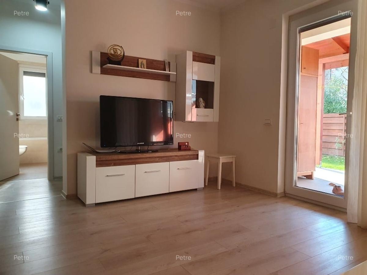 PROPRIETAR inchiriez apartament 3 camere ,cu terasa, gradina 2 locuri de parcare - 8