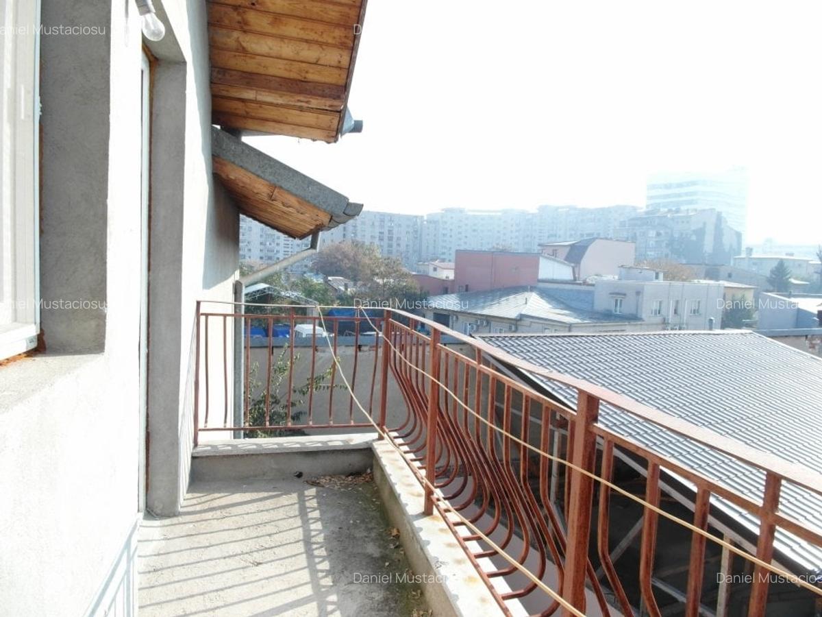 P-ta Muncii- 3 minute metrou, camera la vila pt. o studenta/ tanara absolventa - 4