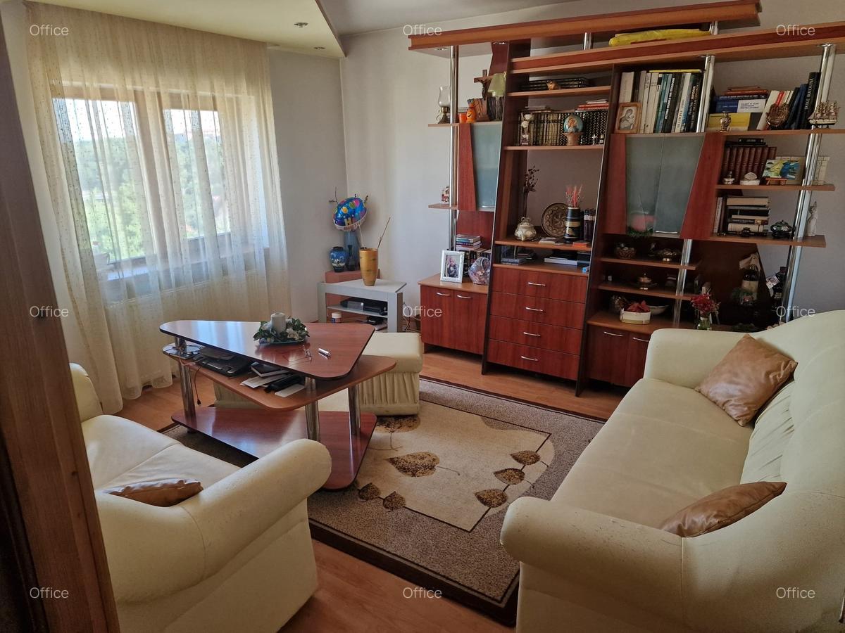 De Inchiriat Apartament 3 camere decomandat Obcini - 1