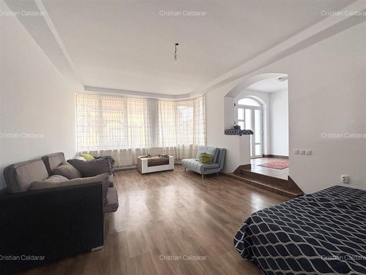 Casa spatioasa si bine compartimentata in Velenta  locatie excelenta - 1