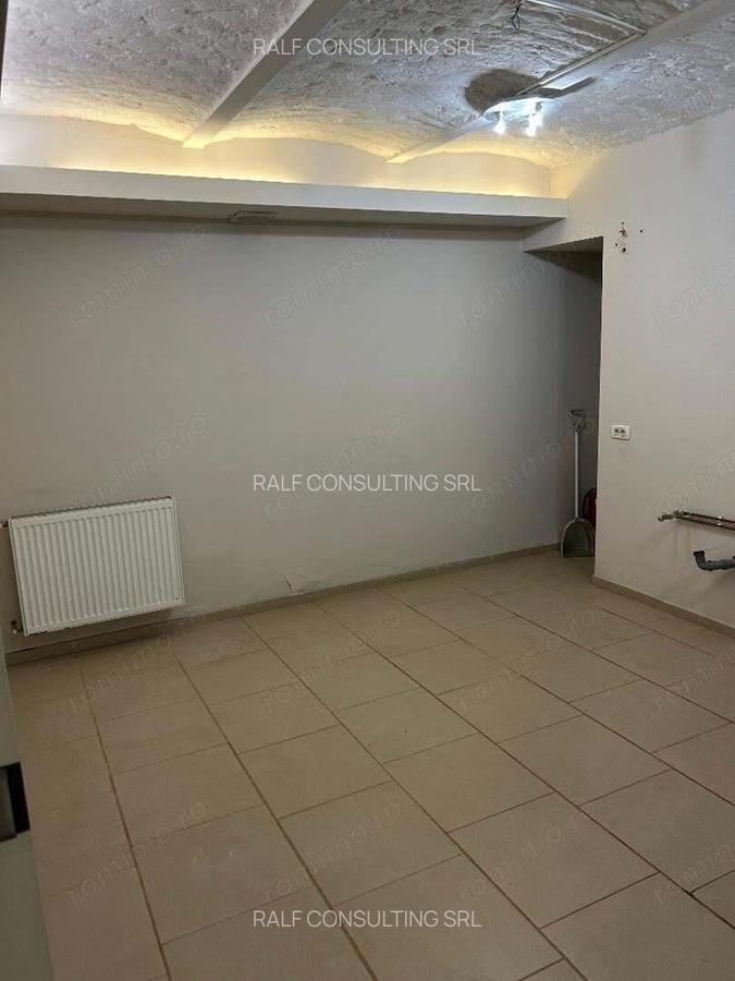 De vanzare spatiu comercial, parter+demisol, strada pietonala, vitrina mare, 166 mp, zona Unirii - 5 De vanzare spatiu comercial, parter+demisol, strada pietonala, vitrina mare, 166 mp, zona Unirii - 5