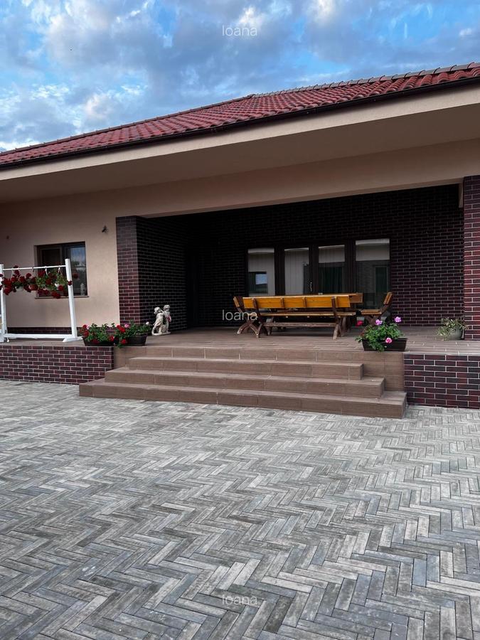 CUMPANA CENTRAL Casa  superba+garaj+curte-415000Euro! - 2