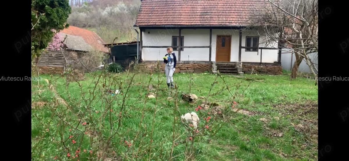 Casa neterminata cu teren mare de vanzare - 1