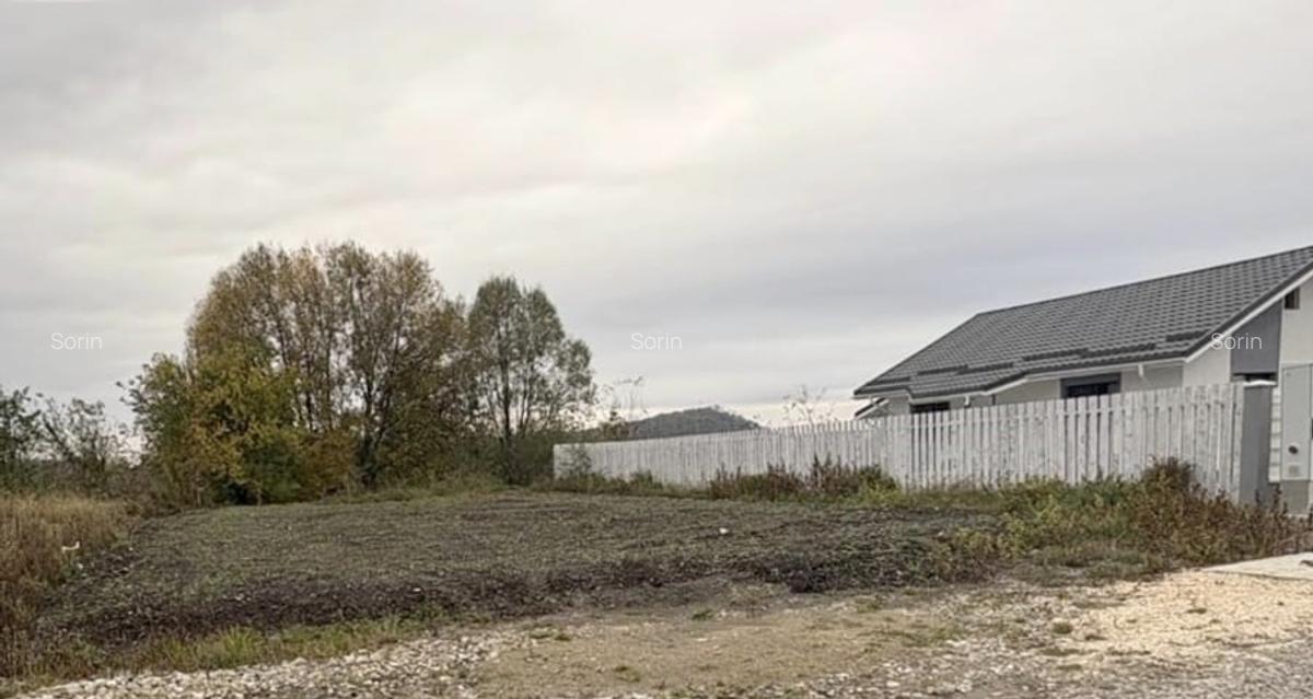 Teren intravilan cu utilități - Hărman. - 1