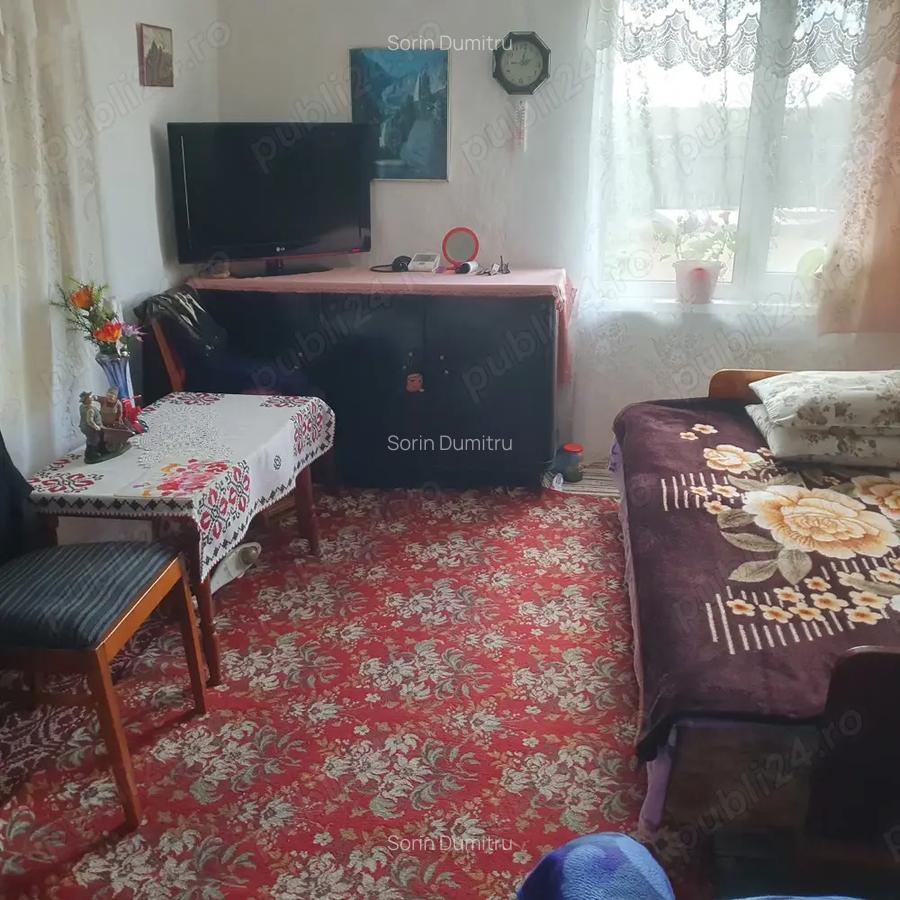 Vand casa la tara - 8
