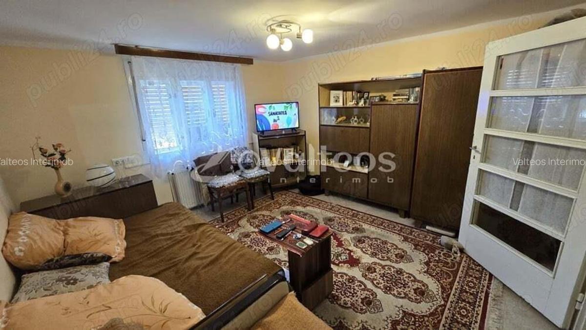 Resita, de vanzare casa, doua corpuri, curte, zona centrala - 5