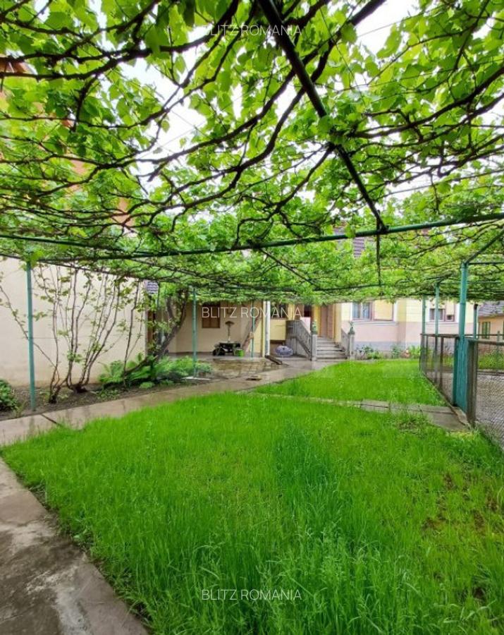 Casa renovabila cu 2 spatii comerciale, 416.6 mp, teren de 7 - 16