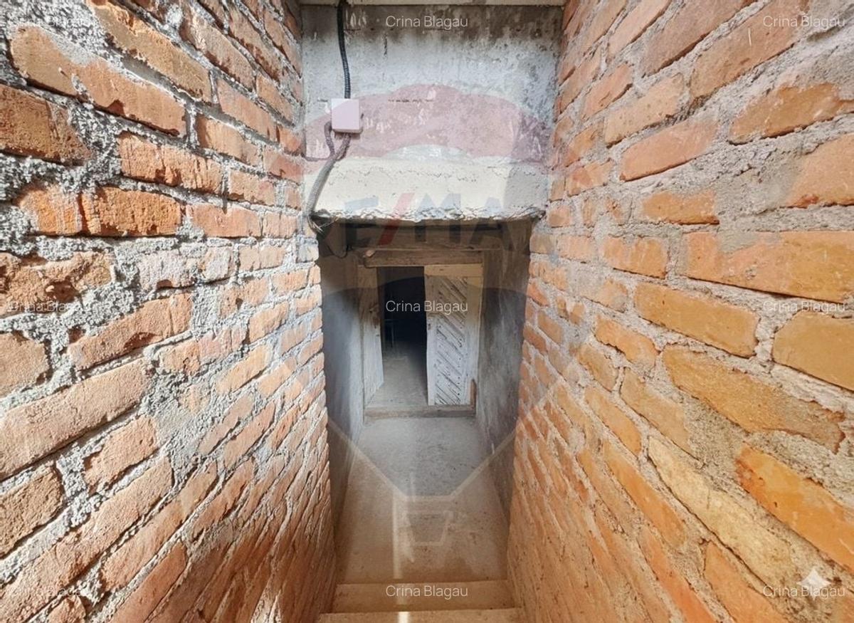 Casa cu potential, teren generos, pozitie buna, in Pischia - 6