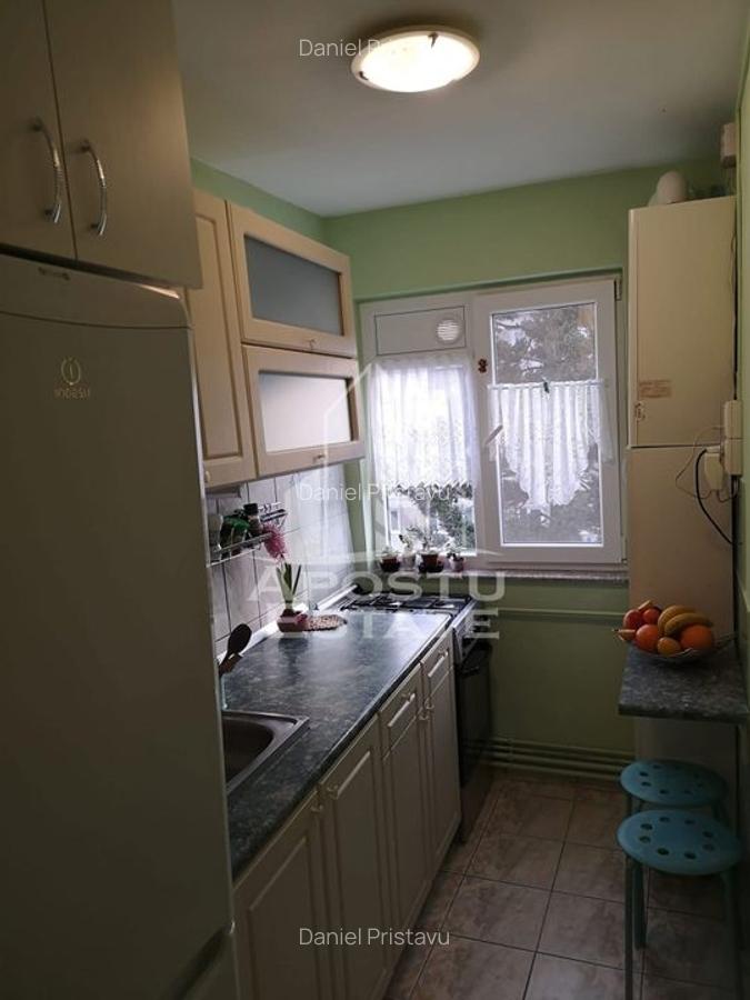 Apartament cu 3 camere, etaj intermediar, zona Circumvalatiunii - 3 Apartament cu 3 camere, etaj intermediar, zona Circumvalatiunii - 3