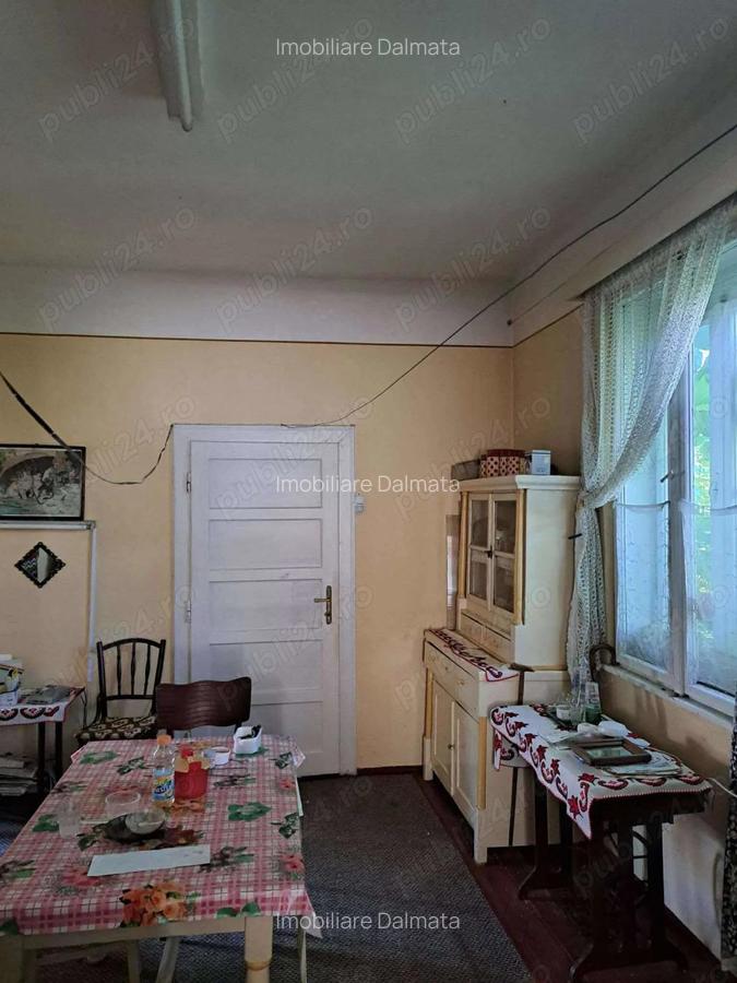 Casa de vanzare cu 2 camere , langa Liceul Economic , 110.000 euro neg - 9 Casa de vanzare cu 2 camere , langa Liceul Economic , 110.000 euro neg - 9