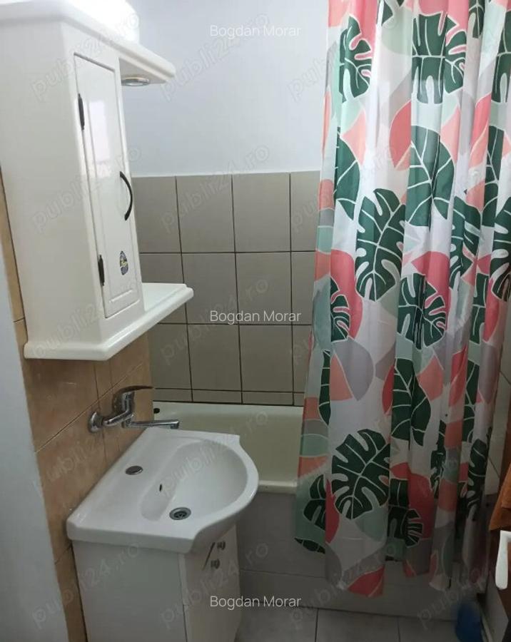 Inchiriez apartament 3 camere Mana?tur - 1